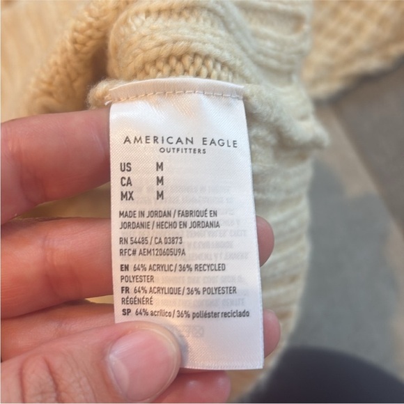 American Eagle Size Medium So Cozy V-Neck Oversized Bohemian Sweater. - Picture 5 of 5